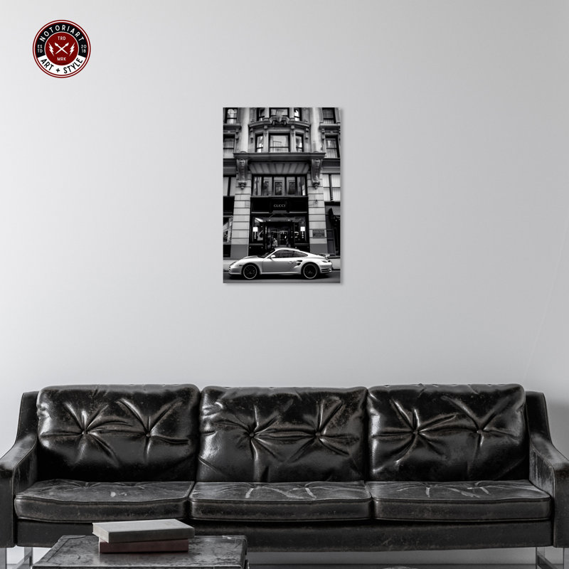 Mur noir et blanc Parked At The Store II par Notoriart, Toile tendue, H 30 po x l 20 po