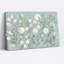 Lune et branches de fleurs de magnolia sur toile bleu clair-411140820