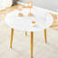 Doté d'un mécanisme rétractable astucieux, le plateau de table en panneau de fibres à densité moyenne à motif blanc et les pieds en métal doré ont une surface lisse et délicate. Le look unique crée la silhouette élégante d'une maison moderne.