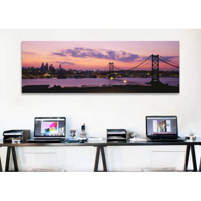 «Panoramic Bridge Across a River», pont Ben Franklin, Philadelphie, Pennsylvanie, États-Unis - reproduction d'art sur toile tendue