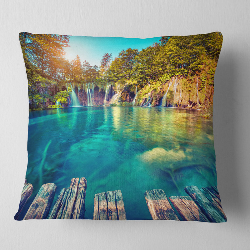 Blue Waters in Plitvice Lakes - Coussin à imprimé paysage, 16 po x 1 po, Type de produit