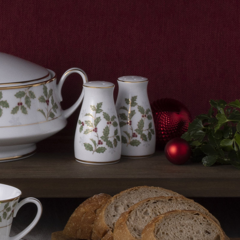 Ensemble salière et poivrière Noritake Holly and Berry Gold, 3 1/4 po