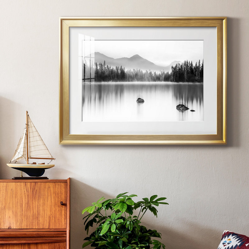 Mountain Reflection - Photographie avec cadre photo, H 30,5 po x l 42,5 po x P 1,5 po, Or