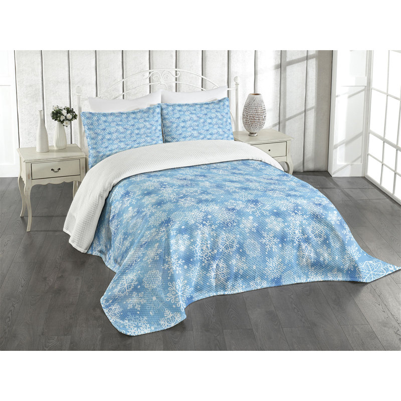 Queen White Quilted Bedspread Set with Pillow Shams