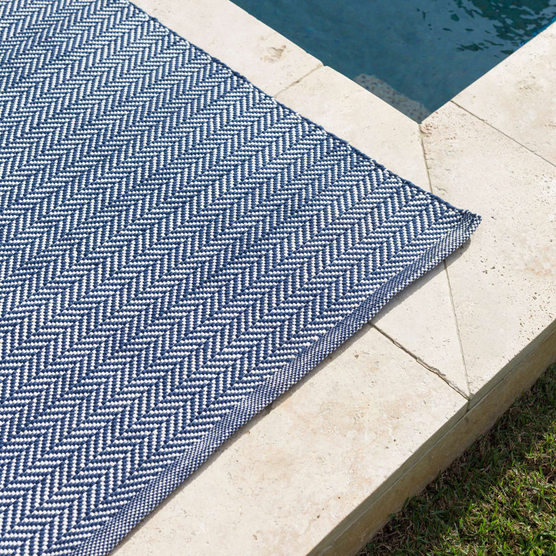 Herringbone Indigo/White Handwoven Indoor/Outdoor Rug, Rectangle 5' x 8'