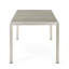 Table de salle à manger moderne avec plateau en faux bois, teinte grise et cadre en aluminium
