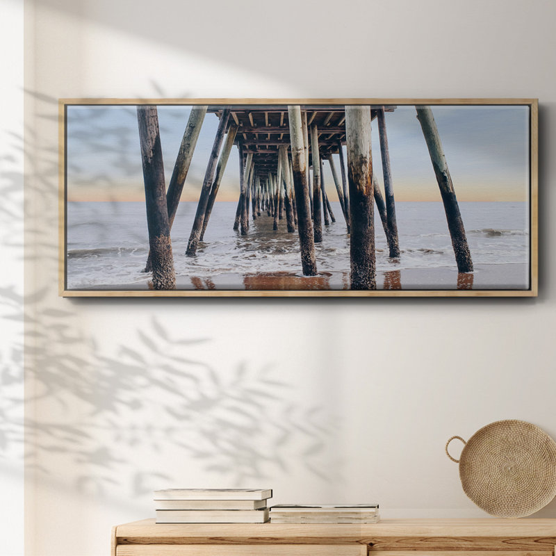 Under the Pier - Impression sur toile avec cadre flottant, H 8 po x l 20 po x P 1,5 po, Naturel