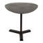 Table elliptique en aluminium brut pour terrasse moderne avec texture et esthétique