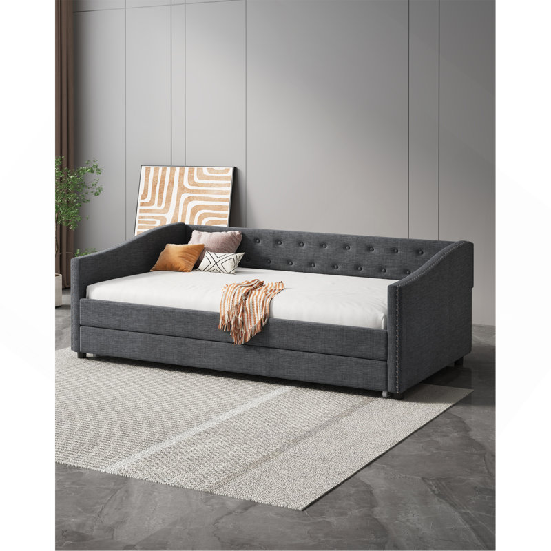 Lit de jour avec canapé-lit capitonné de taille simple, avec bouton sur le dos et clou en cuivre sur les accoudoirs ondulés