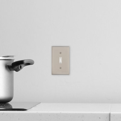 New York 1-Gang Toggle Light Switch Wall Plate