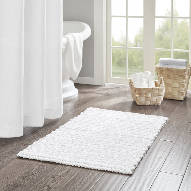 Lasso 100% Cotton Chenille Chain Stitch Non-Slip Bath Rug, 0.25" H x 24" W x 40" L, White