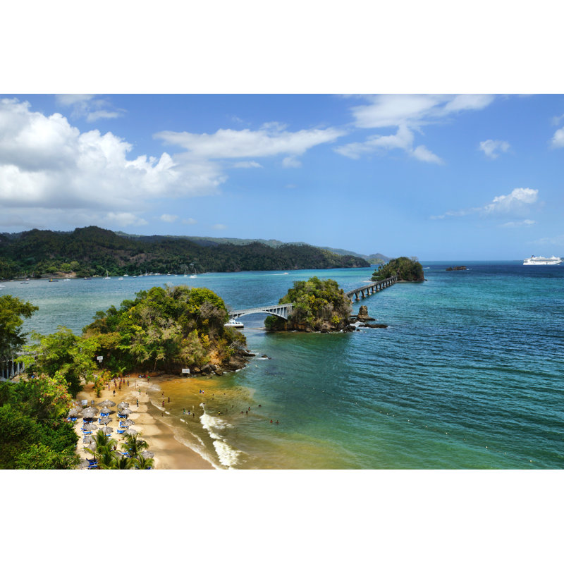 «Bridge Cayacoa Resort, Samana» par La_Corivo - photographie sur toile tendue, H 24 po x l 36 po
