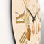 Bouquets de fleurs sauvages dans des vases dorés II - Horloge murale traditionnelle-60328229