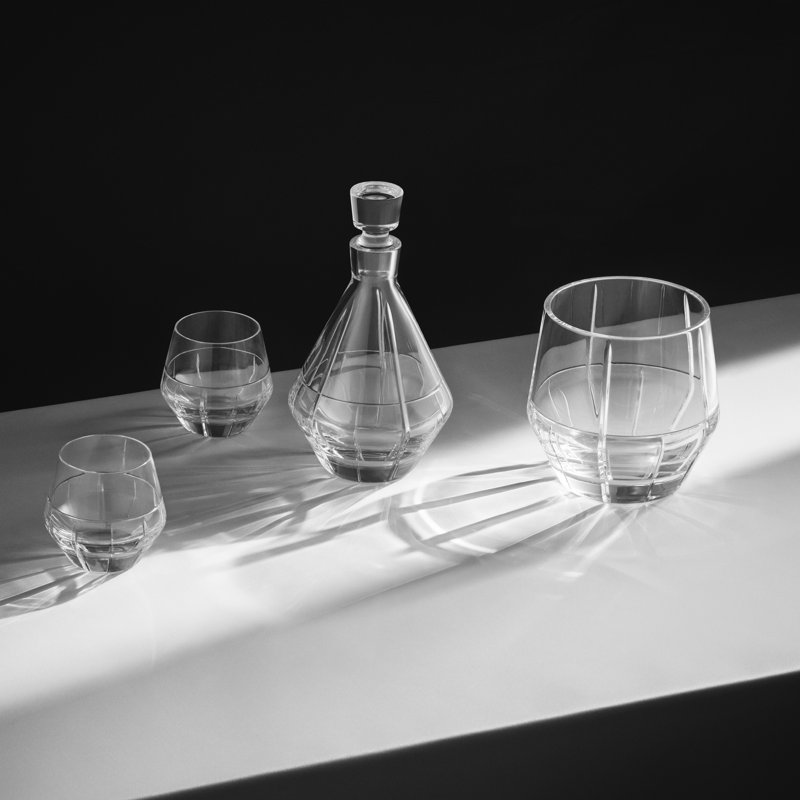 Vera Wang Luxe Graphite 28.5floz Decanter