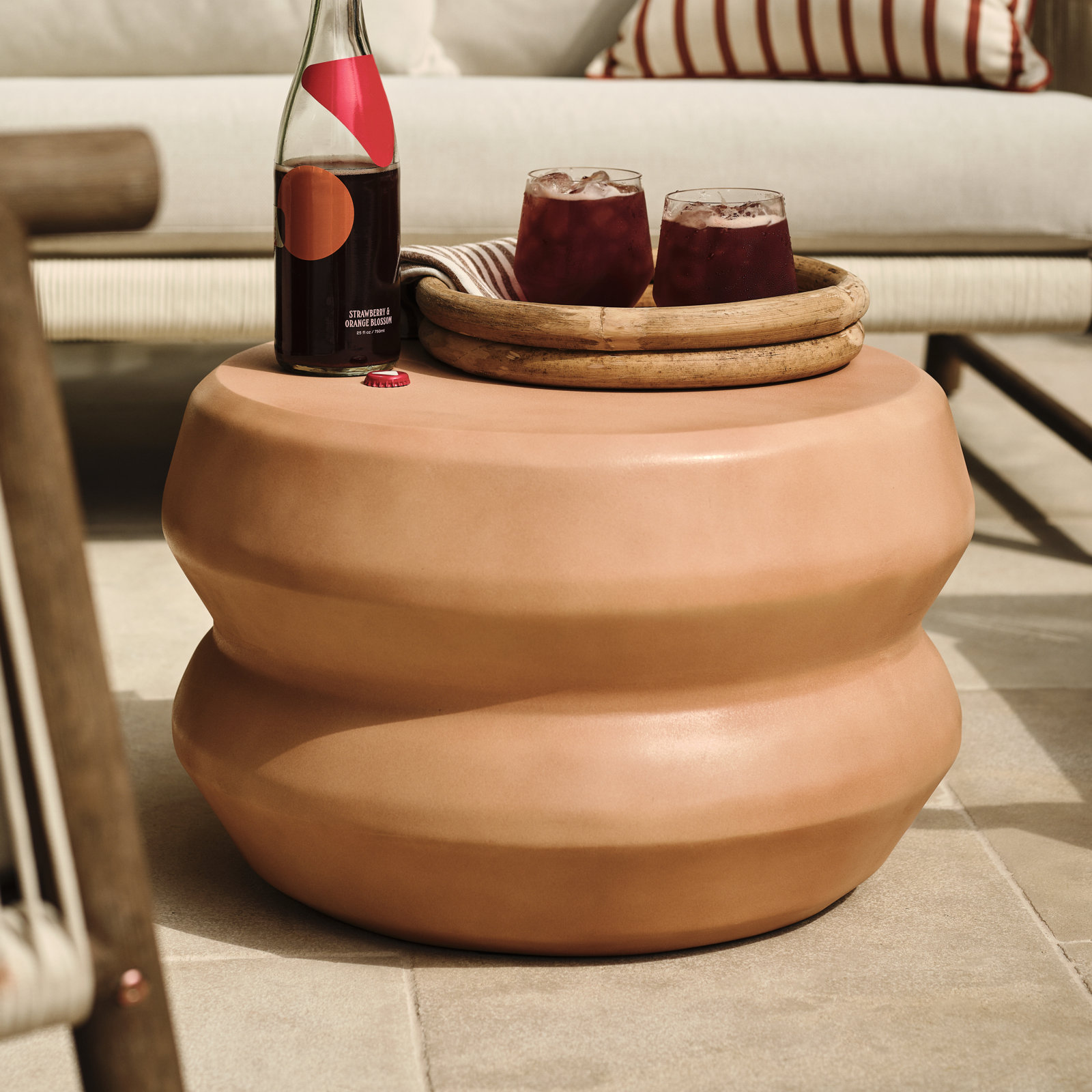 Alderwood 21.5'' Concrete Outdoor Side Table