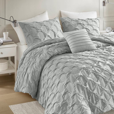 Gracie Mills Blanca Comforter Set