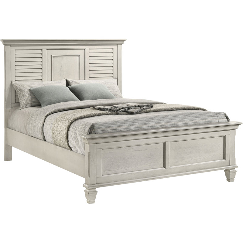 Grand lit à panneau en bois blanc vieilli, avec tête de lit à persiennes et lit en bois de style rustique en 12 étapes, ajoutant de la sophistication à la chambre à coucher