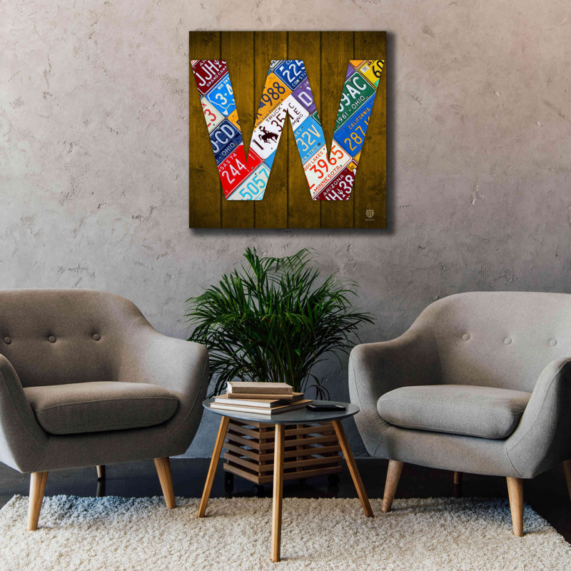 «W» par Design Turnpike, estampe numérique sur toile, H 37 po x l 37 po x P 1,5 po