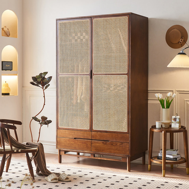 Garde-robe simple en bois massif rétro