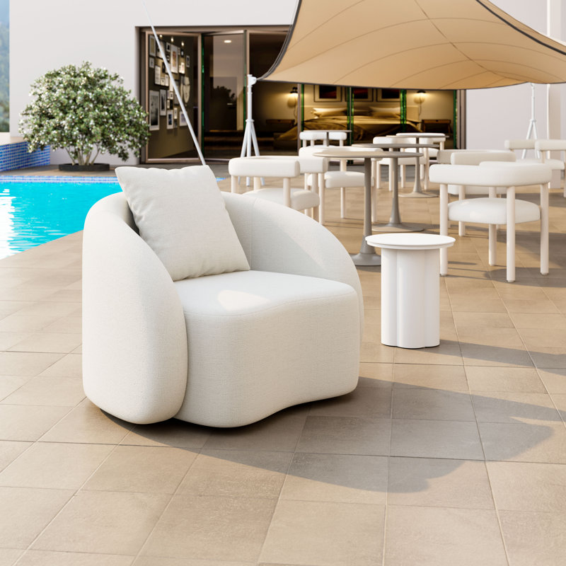 Isles Outdoor Lounge Chair