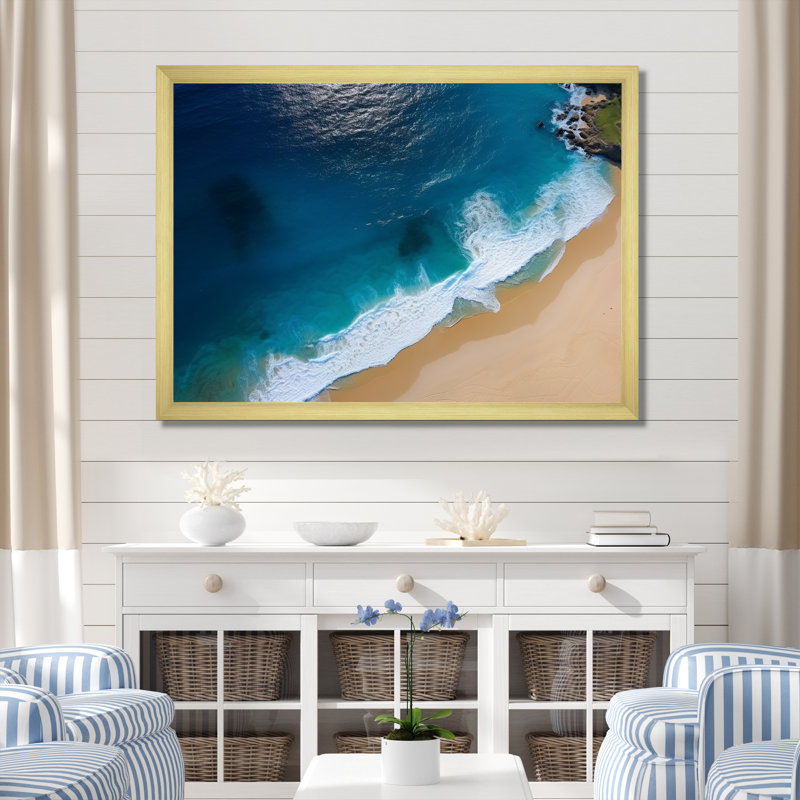 Vue aérienne de la plage côtière II - art mural plage, Cadre doré à coins fermés, H 30 po x l 40 po x P 1,5 po