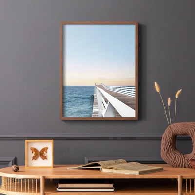 «Day at the Pier», reproduction encadrée - bois massif