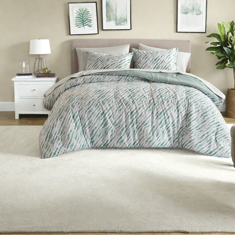 -Piece King Bedding Sets, Polyester Comforter Set, Modern Green Abstract Stripe