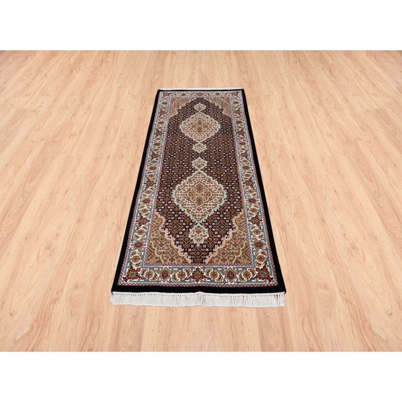 Tapis de couloir en laine et soie à motif de médaillon noué à la main 2 pi 7 po x 6 pi 6 po 33C1ACC521764A7CA03EC90E33AC574