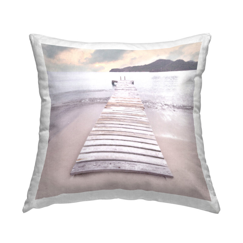 Coussin décoratif imprimé Zen Beach Dock par Noah Bay