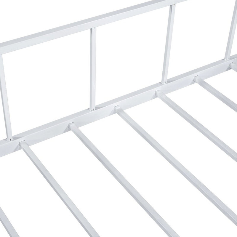 Lit superposé simple argenté avec conception de maison contemporaine, construction entièrement en métal et angle pour le style de chambre à coucher, forme