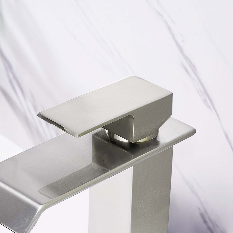 Robinet cascade à poignée simple pour meuble-lavabo