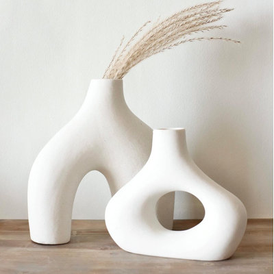 Two-Piece White Donut-Shaped Ceramic Vase Set, Nordic Minimalist Openwork Design, Suitable For Various Occasions Including Dining Room, Living Room, Wedding, And Entryway.
