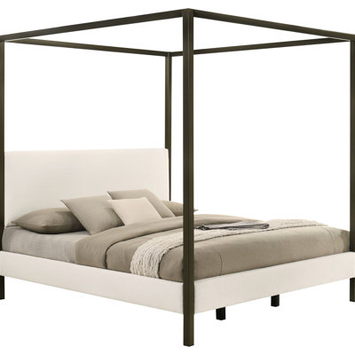Lit à baldaquin contemporain de style vanille pour très grand lit, revêtement en tissu doux, structure en métal et chambre à coucher ouverte