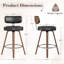 Ensemble de 2 tabourets de bar pivotants et rembourrés avec dossier incurvé, style moderne du milieu du siècle, avec structure en bois massif et repose-pieds en métal.
