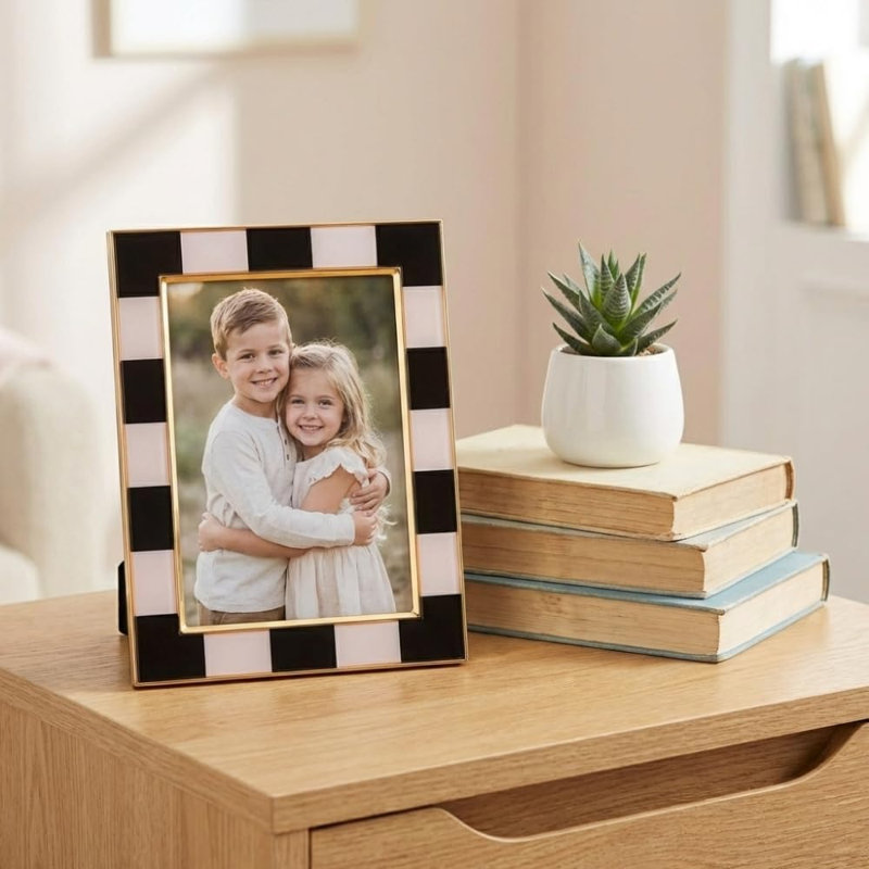 Ensemble de 4 cadres photo noir et blanc à bordure dorée 4 po x 6 po avec bordure dorée rétro et verre transparent HD