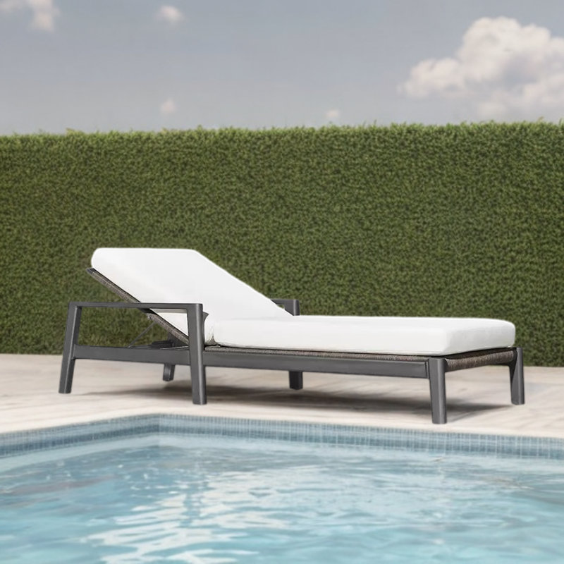 Outdoor Rattan Patio Pool Beach Loungers Open Air Outdoor Chaise Lounge , Cushion Included