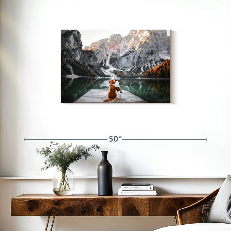 Ravi sur la jetée du lac Braies, H 20 po x l 30 po