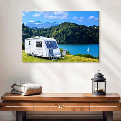 RV campeur de lac