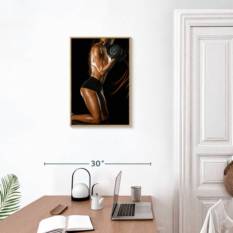 Dame soulevant des haltères, Floating Frame Natural Wood, 17 po x 25 po