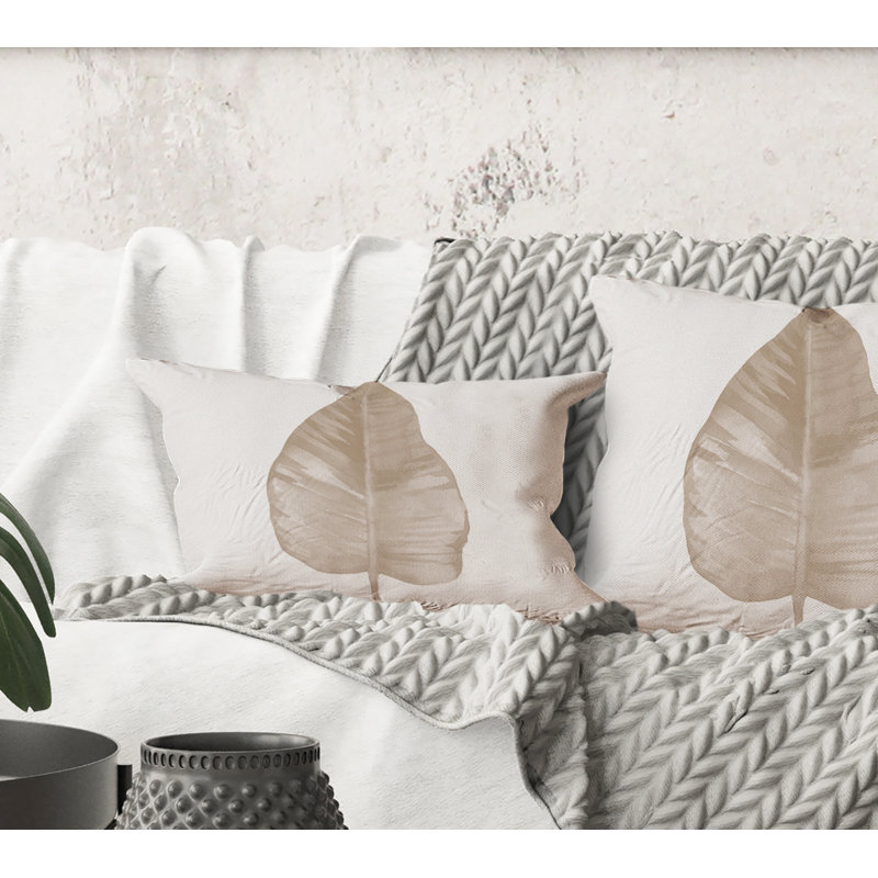 Coussin rectangulaire à motif de feuilles séchées, beige sur fond blanc - imprimé traditionnel