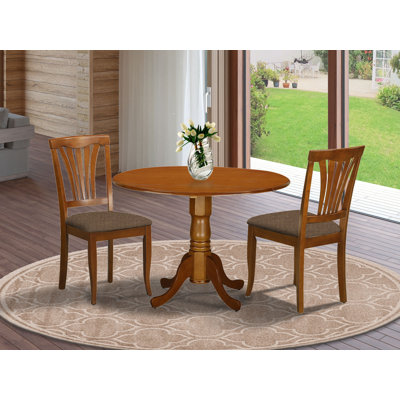 L'ensemble de table de salle à manger 3 pièces comprend une table de salle à manger ronde avec Dropleaf et 2 chaises rembourrées en tissu de lin, 42 po x 42 po, brun selle