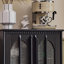 Noir massif + bois manufacturé + vitrines en verre