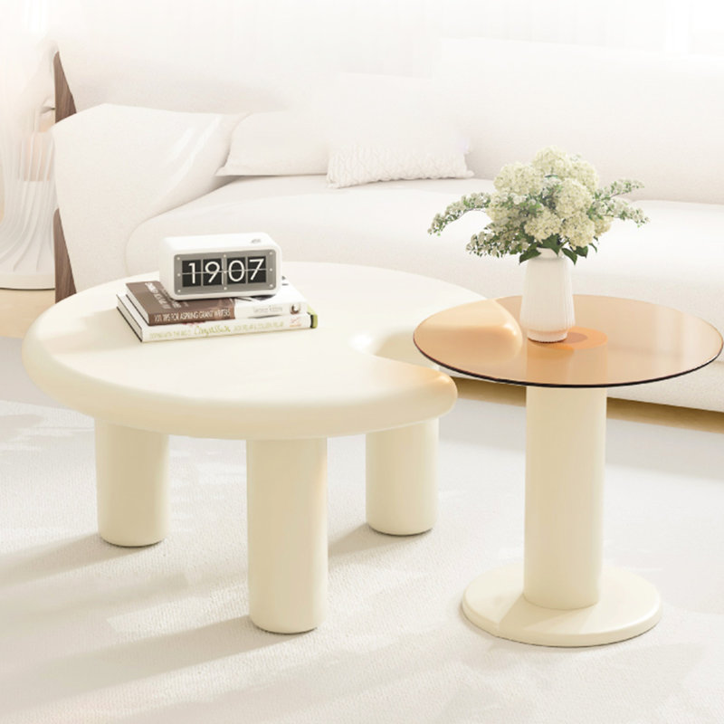 Table basse beige pour espace de vie, bord arrondi, assemblage sans effort et crème fonctionnelle facile à assembler