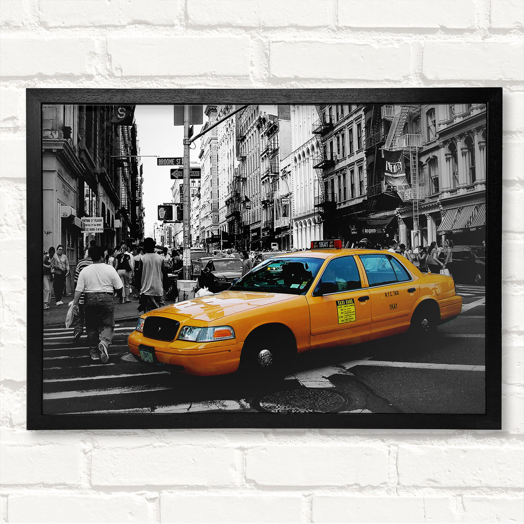 New York City Yellow Cab Crossing - Geschlossene Ecke Rahmen Kunstdrucke auf Holz