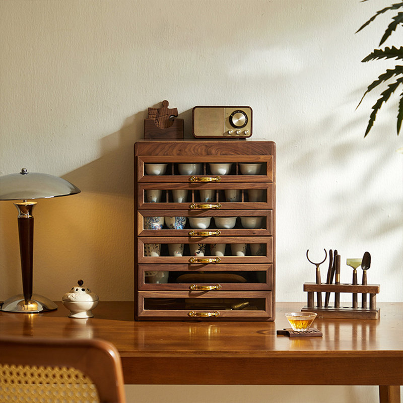 Vitrine en bois de noyer noir