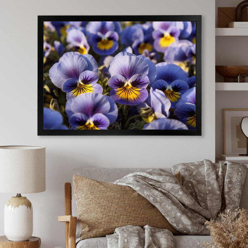 «Purple Yellow Pansies Harmony II», reproduction sur toile, H 24 po x l 32 po x P 1 po, Cadre simple noir