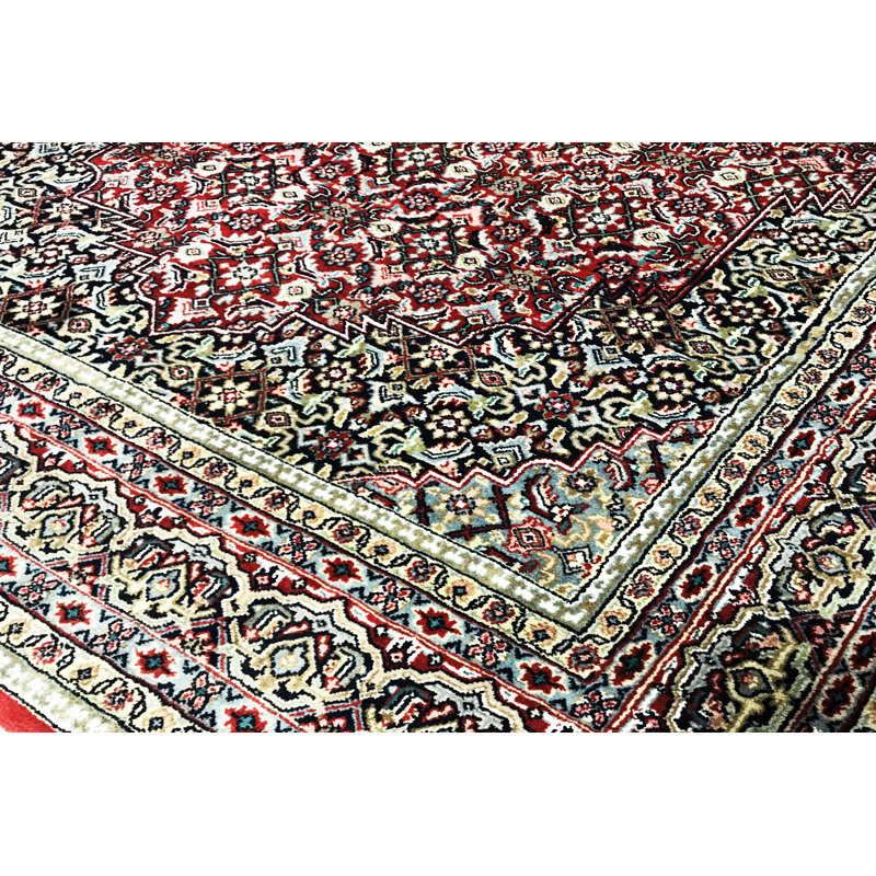 Tapis rouge noué à la main de haute qualité