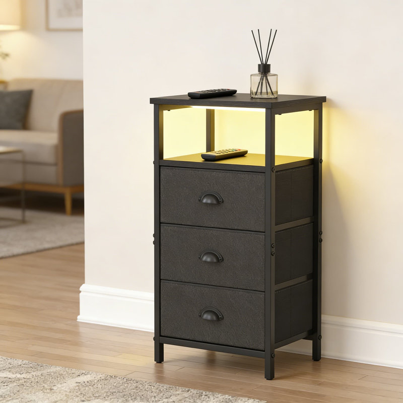 Table de chevet moderne à DEL avec station de charge, 3 tiroirs en tissu et tablette ouverte - Table de chevet avec éclairage RVB, prises intégrées et ports USB pour l'organisation de la chambre à coucher
