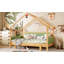 Lit simple en bois dans une cabane dans un arbre avec rails à coussin moelleux-2053058468