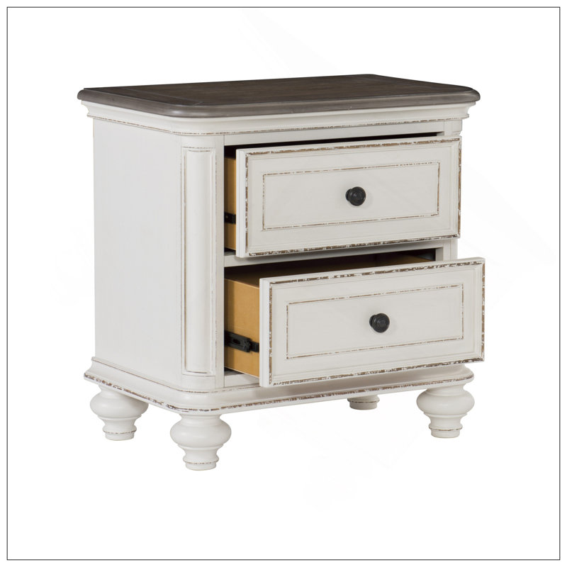 Table de chevet blanche antique avec tiroirs, design traditionnel pour des meubles de chambre à coucher élégants